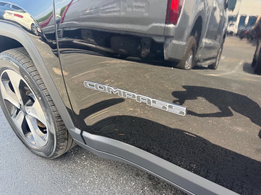 Used 2018 Jeep Compass Latitude AWD/4WD image 17