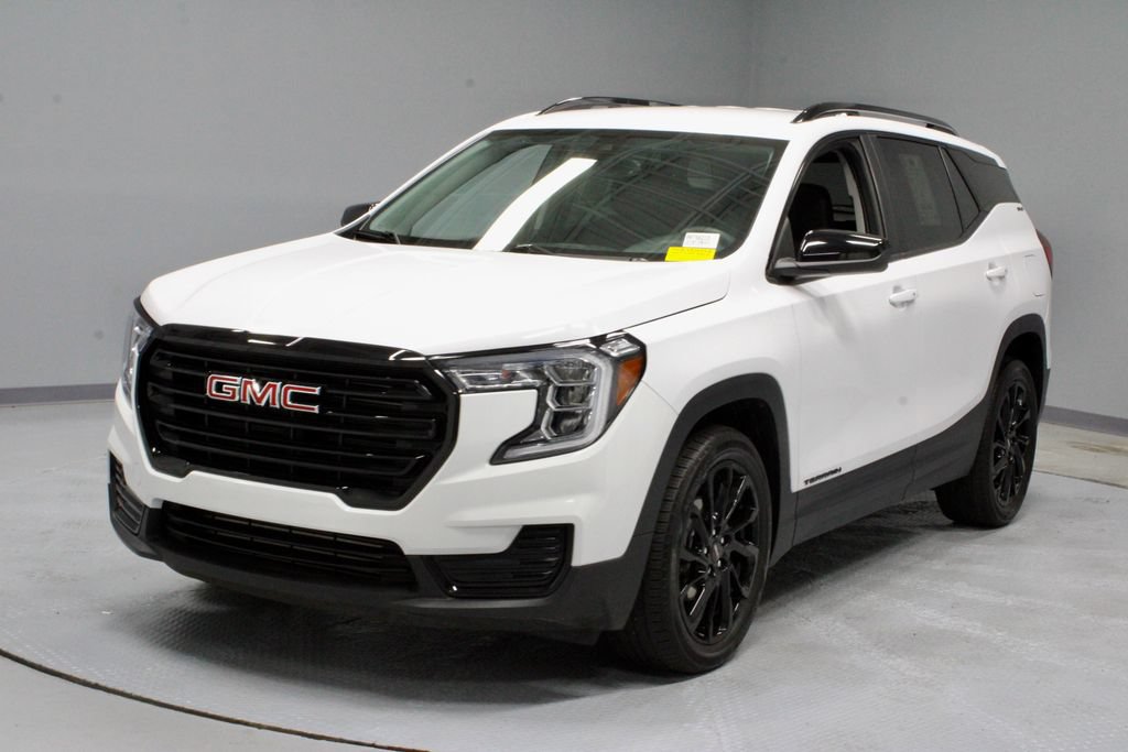 Used 2024 GMC Terrain SLE w/ Driver Convenience Package FWD image 7