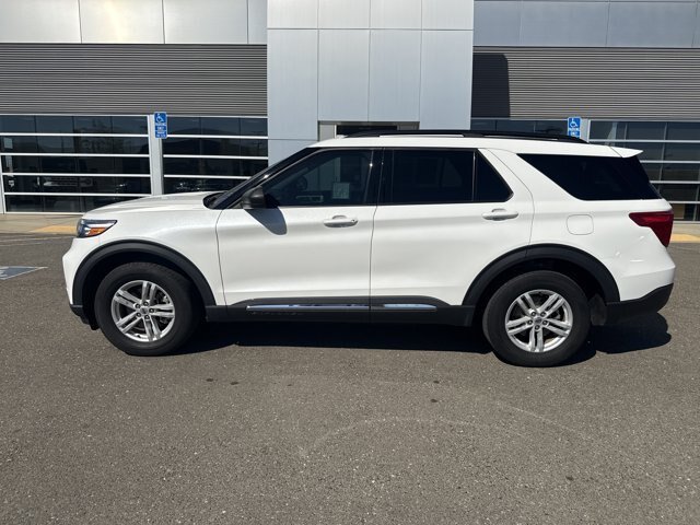 Certified 2024 Ford Explorer XLT AWD/4WD image 2