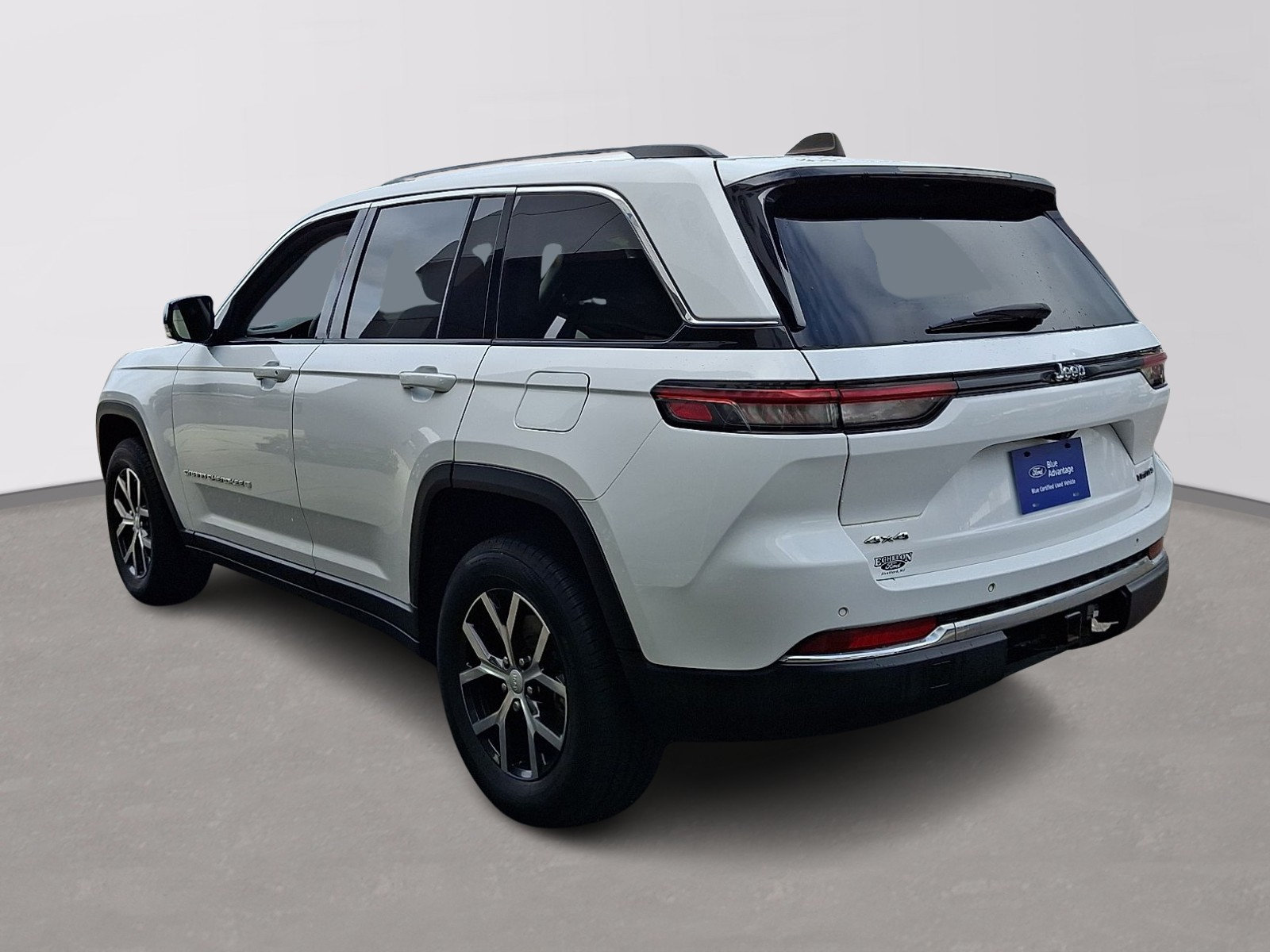 Used 2023 Jeep Grand Cherokee Limited AWD/4WD image 4