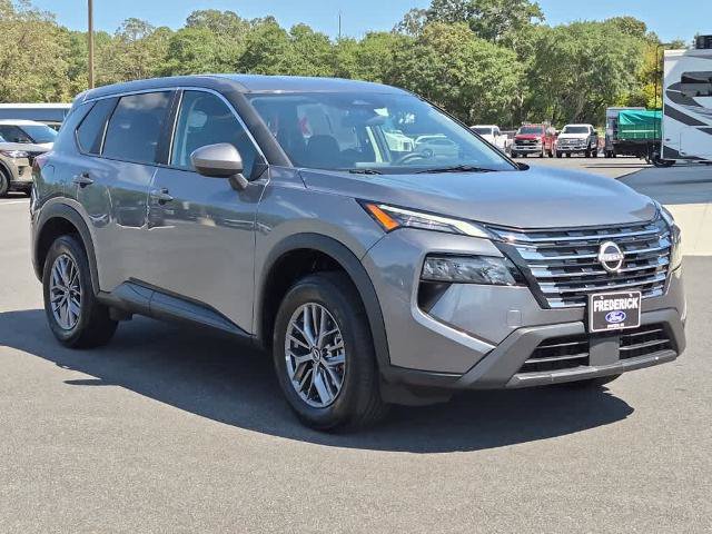 Used 2026 Nissan Rogue SV AWD/4WD image 2