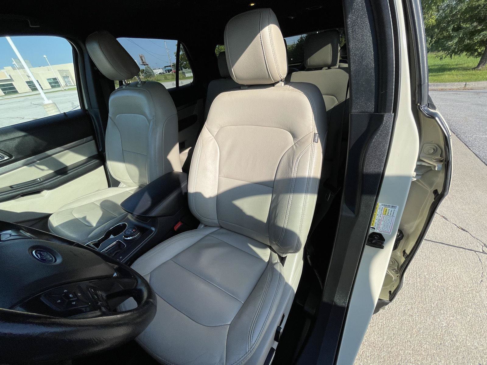 Certified 2018 Ford Explorer XLT w/ Equipment Group 202A AWD/4WD image 18
