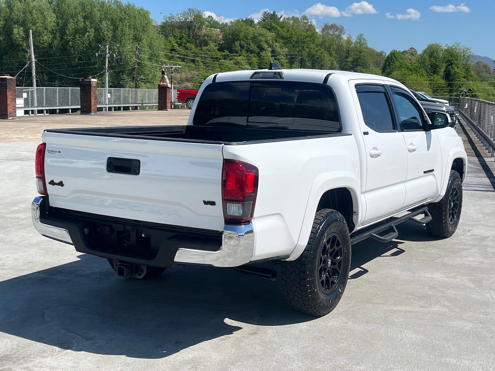 Used 2021 Toyota Tacoma SR5 AWD/4WD image 3