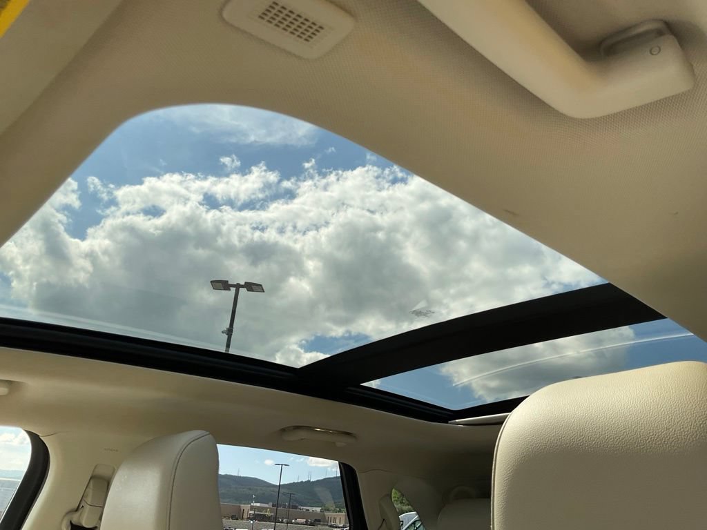 Certified 2020 Ford Edge Titanium AWD/4WD image 3