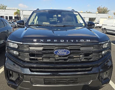 Certified 2025 Ford Expedition Active AWD/4WD image 3