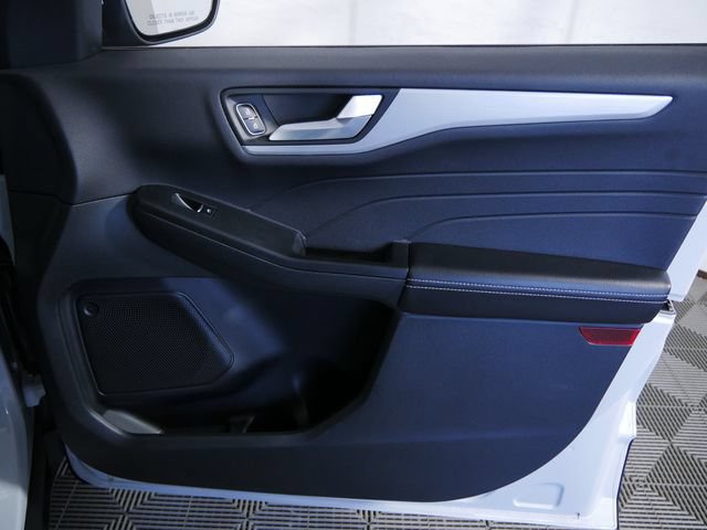Certified 2025 Ford Escape Platinum AWD/4WD image 10