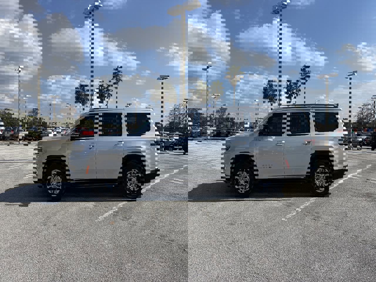 Used 2024 Jeep Wagoneer 2WD image 11