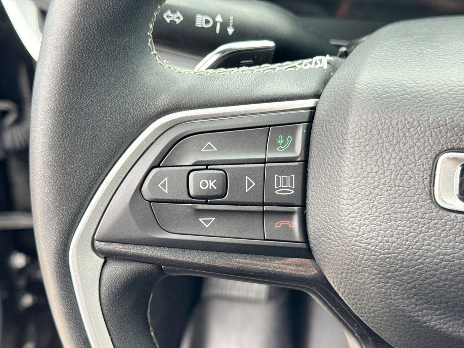 Used 2023 Jeep Grand Cherokee L Laredo AWD/4WD image 31