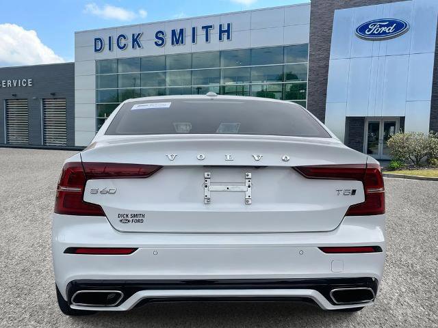 Used 2021 Volvo S60 T5 Momentum w/ Advanced Package image 3