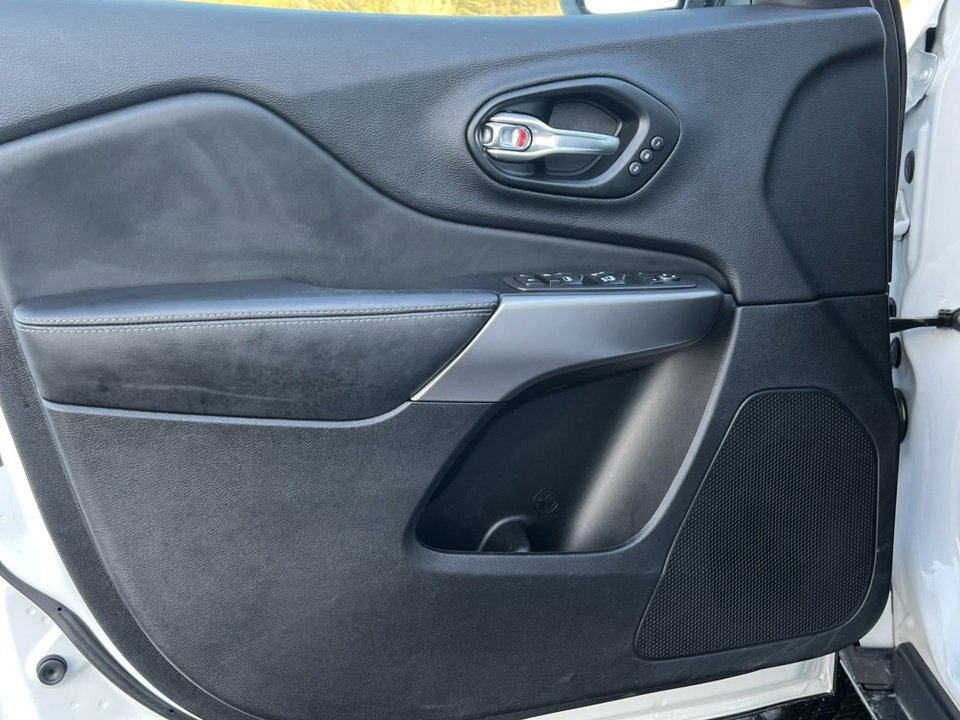 Used 2021 Jeep Cherokee Limited image 21