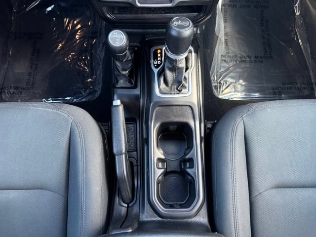 Used 2018 Jeep Wrangler Unlimited Sport AWD/4WD image 19