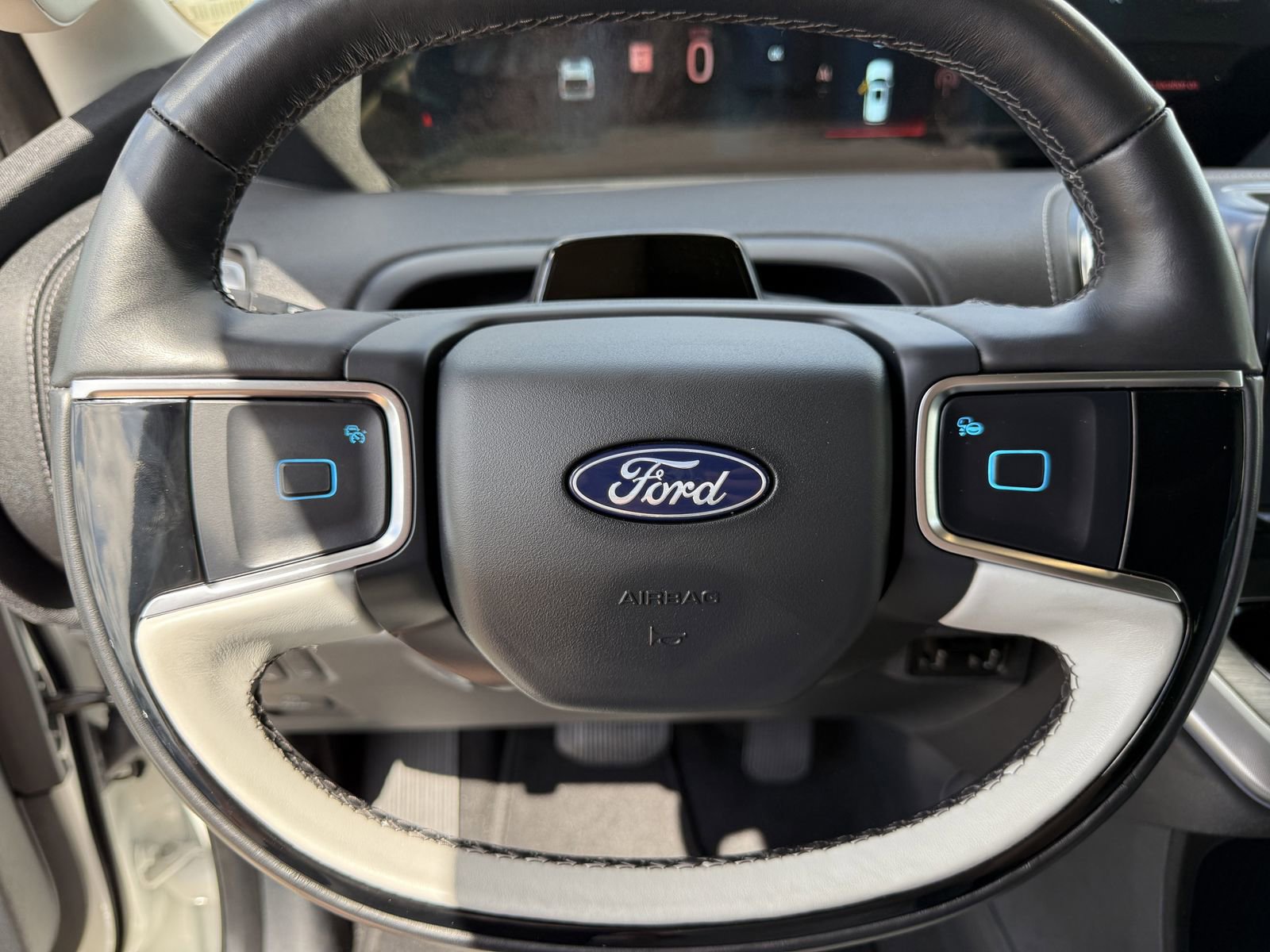 Certified 2025 Ford Expedition Max Platinum w/ Driver's Package AWD/4WD image 35