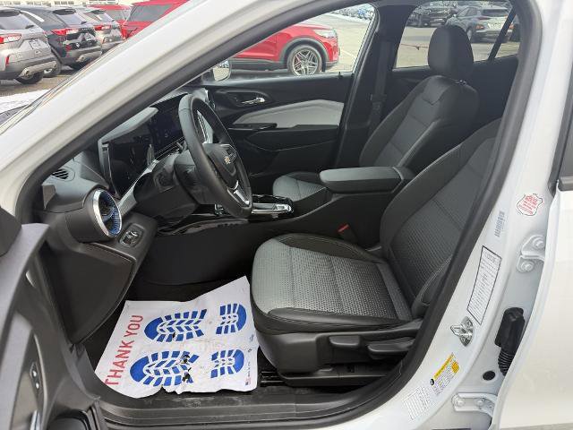 Used 2025 Chevrolet Trax LT w/ LT Convenience Package image 11