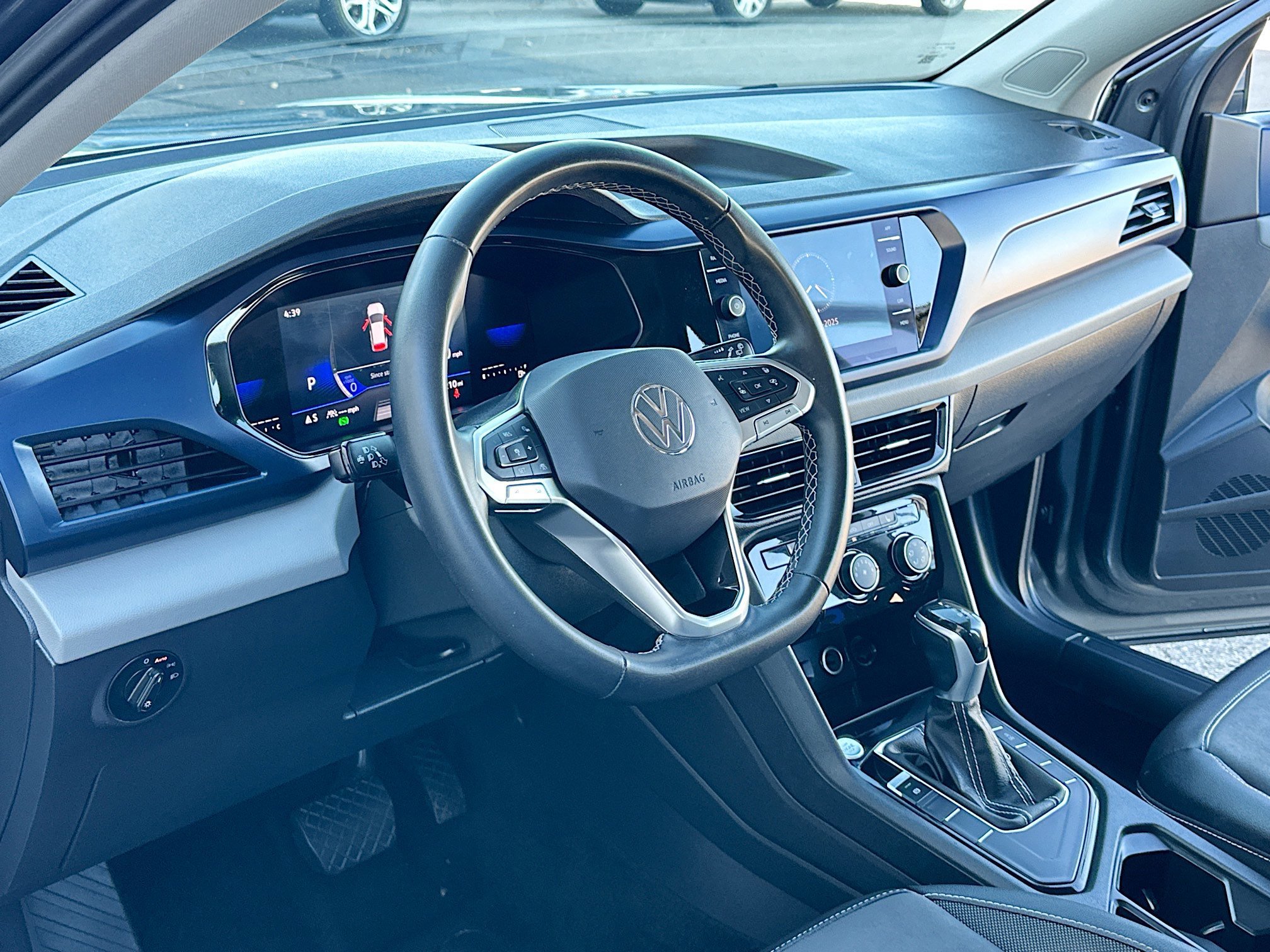 Used 2023 Volkswagen Taos SE image 7