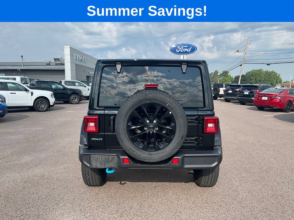 Used 2024 Jeep Wrangler Unlimited Sahara AWD/4WD image 6