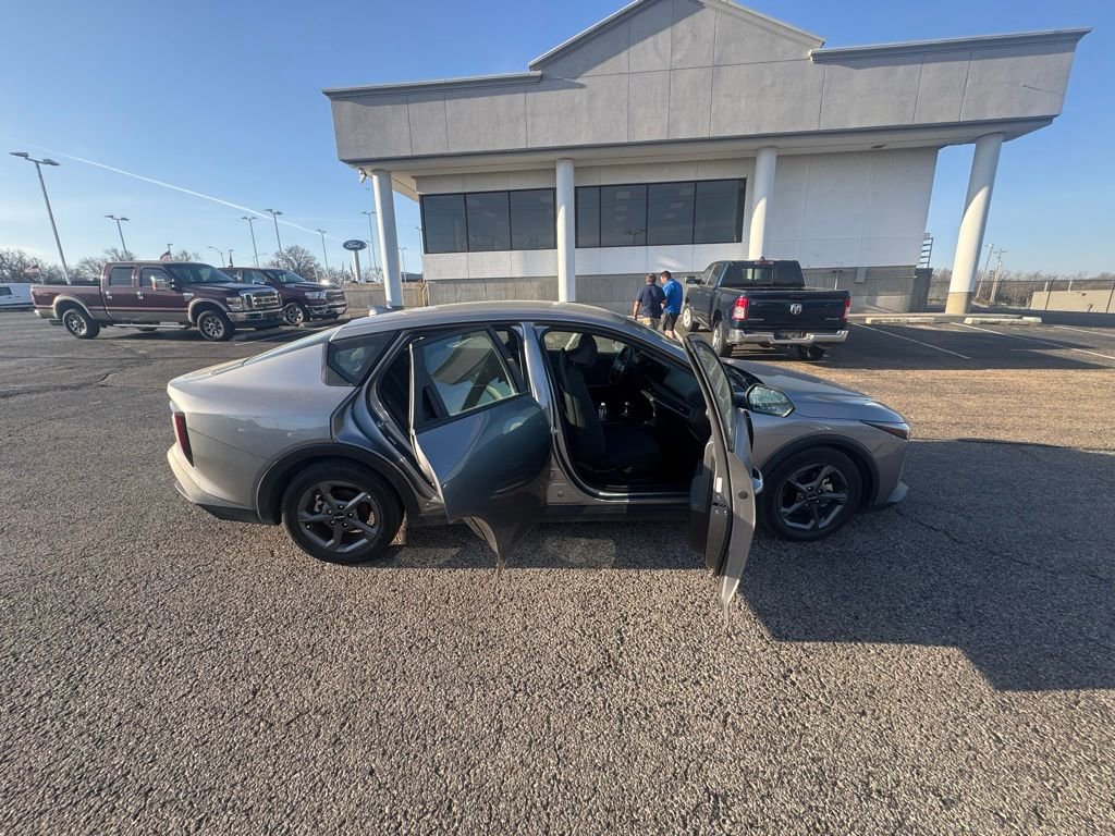 Used 2025 Kia K4 LXS image 8