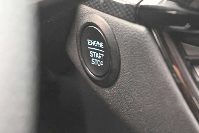 Certified 2025 Ford Escape ST-Line FWD image 21