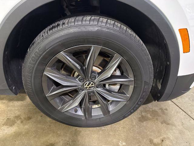 Used 2023 Volkswagen Tiguan SE w/ Panoramic Sunroof Package FWD image 37