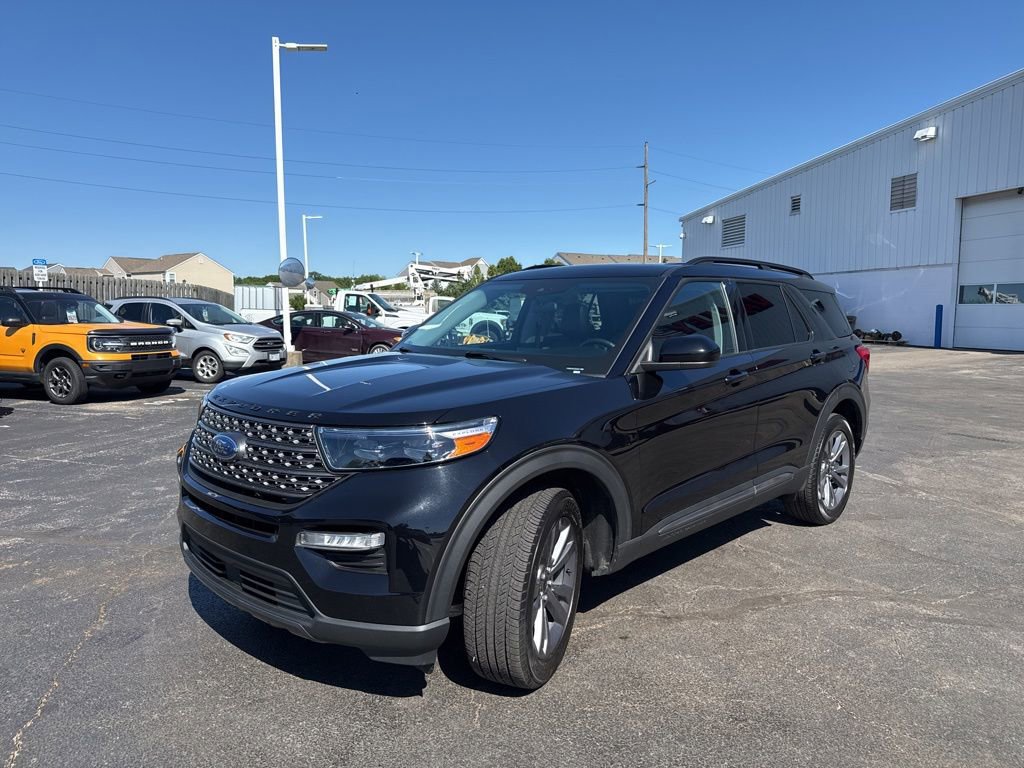 Certified 2023 Ford Explorer XLT w/ Equipment Group 202A AWD/4WD image 50