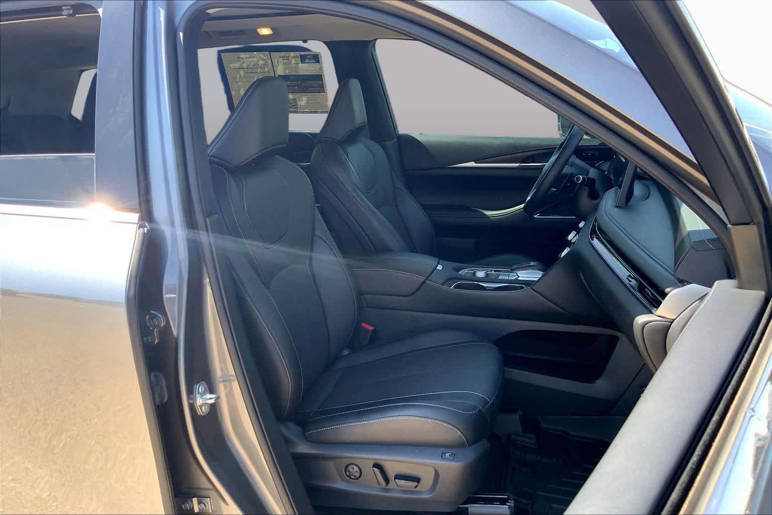 Used 2023 INFINITI QX60 Sensory AWD/4WD image 9