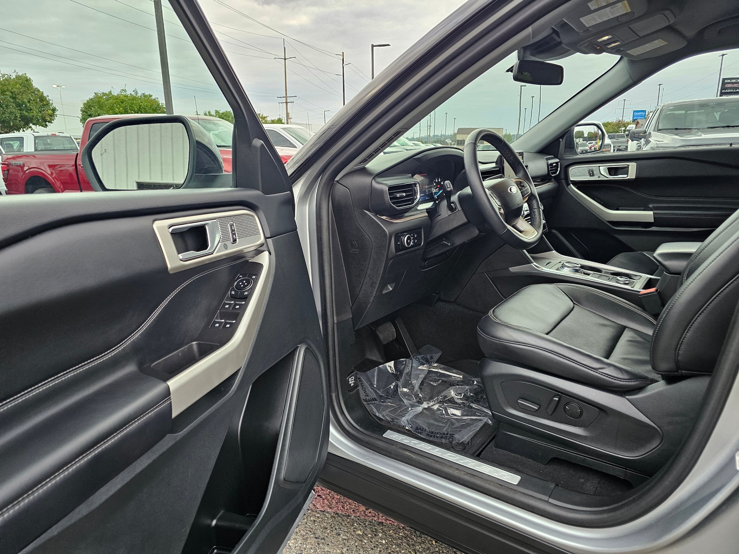 Certified 2023 Ford Explorer Limited AWD/4WD image 22