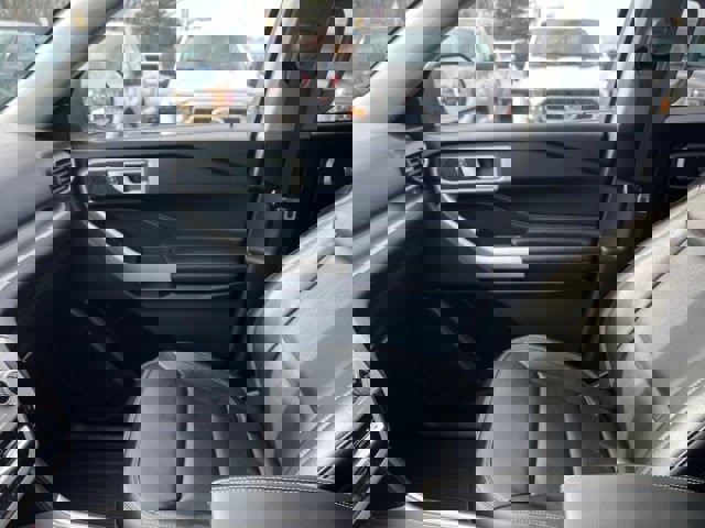 Certified 2022 Ford Explorer XLT w/ Equipment Group 202A image 22