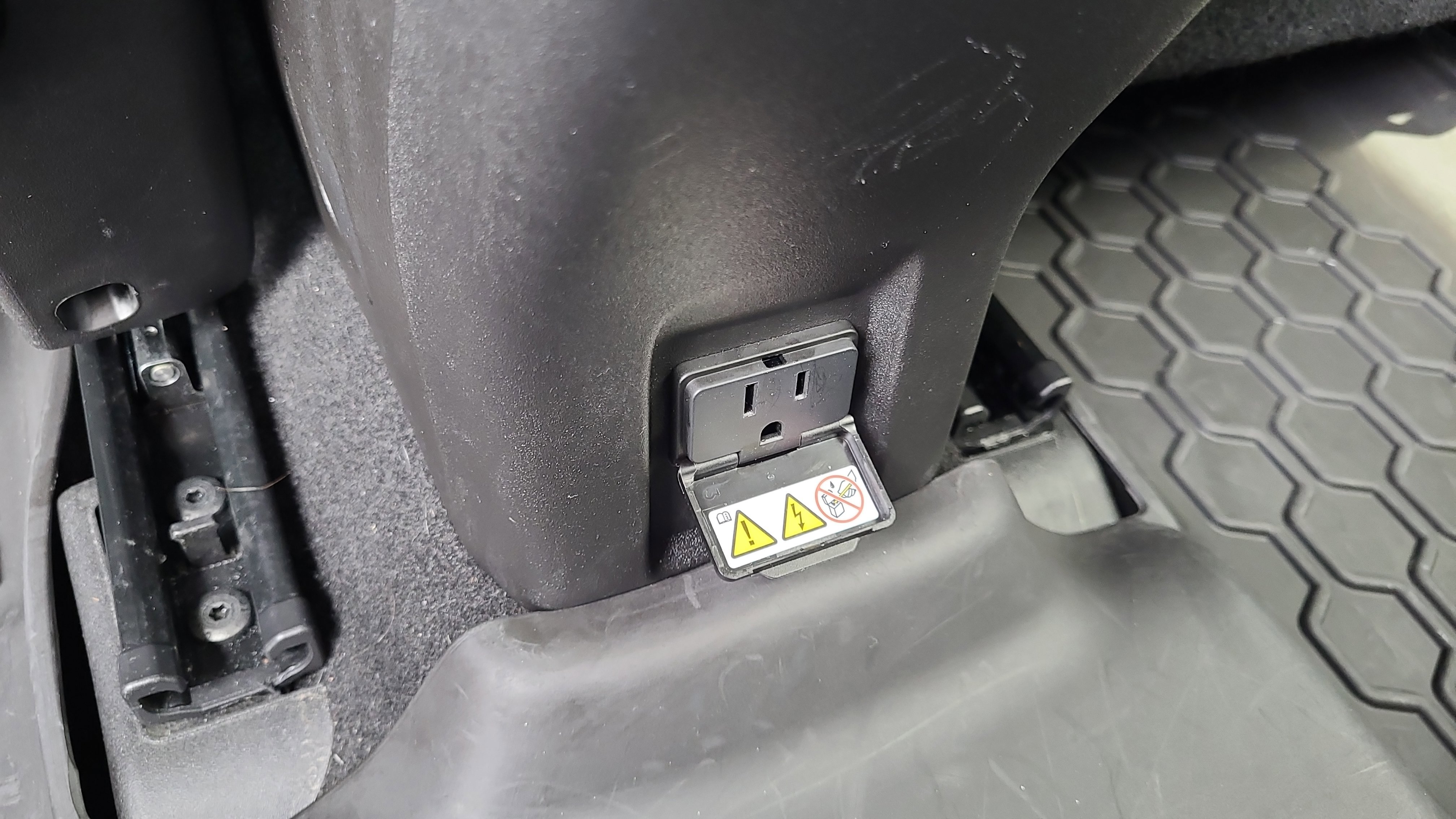 Used 2017 Jeep Renegade Latitude w/ Safety & Security Group image 16