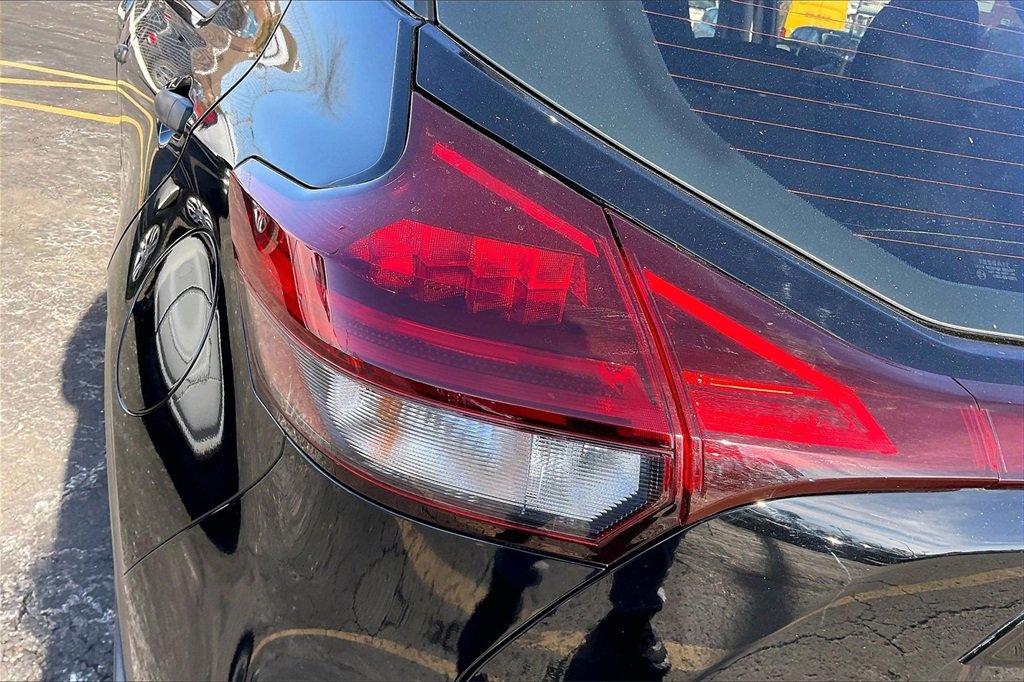 Used 2022 Nissan Kicks S image 27