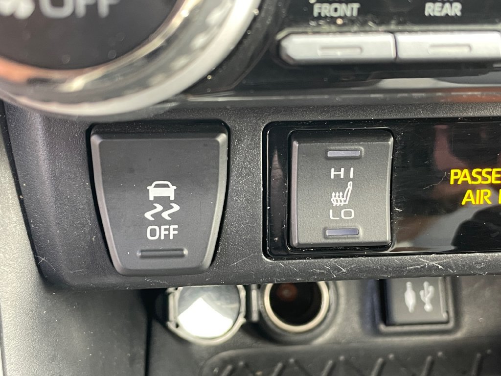 Used 2019 Toyota RAV4 XLE Premium w/ Cold Weather Package AWD/4WD image 44