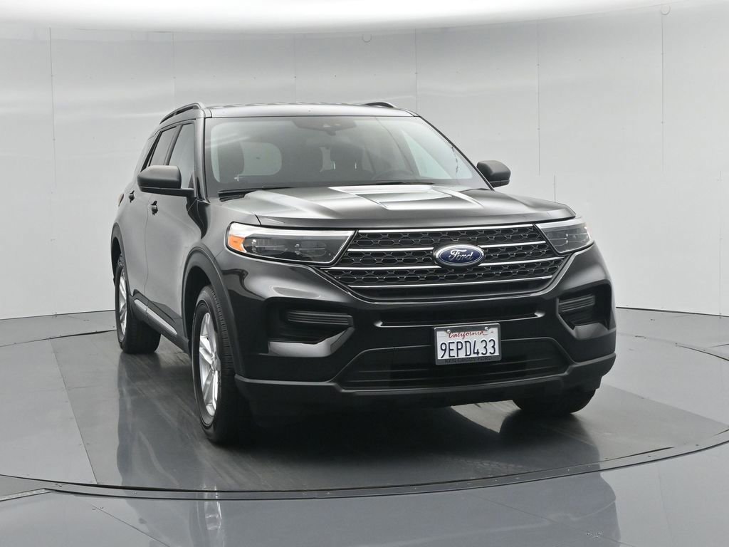 Certified 2022 Ford Explorer XLT image 3