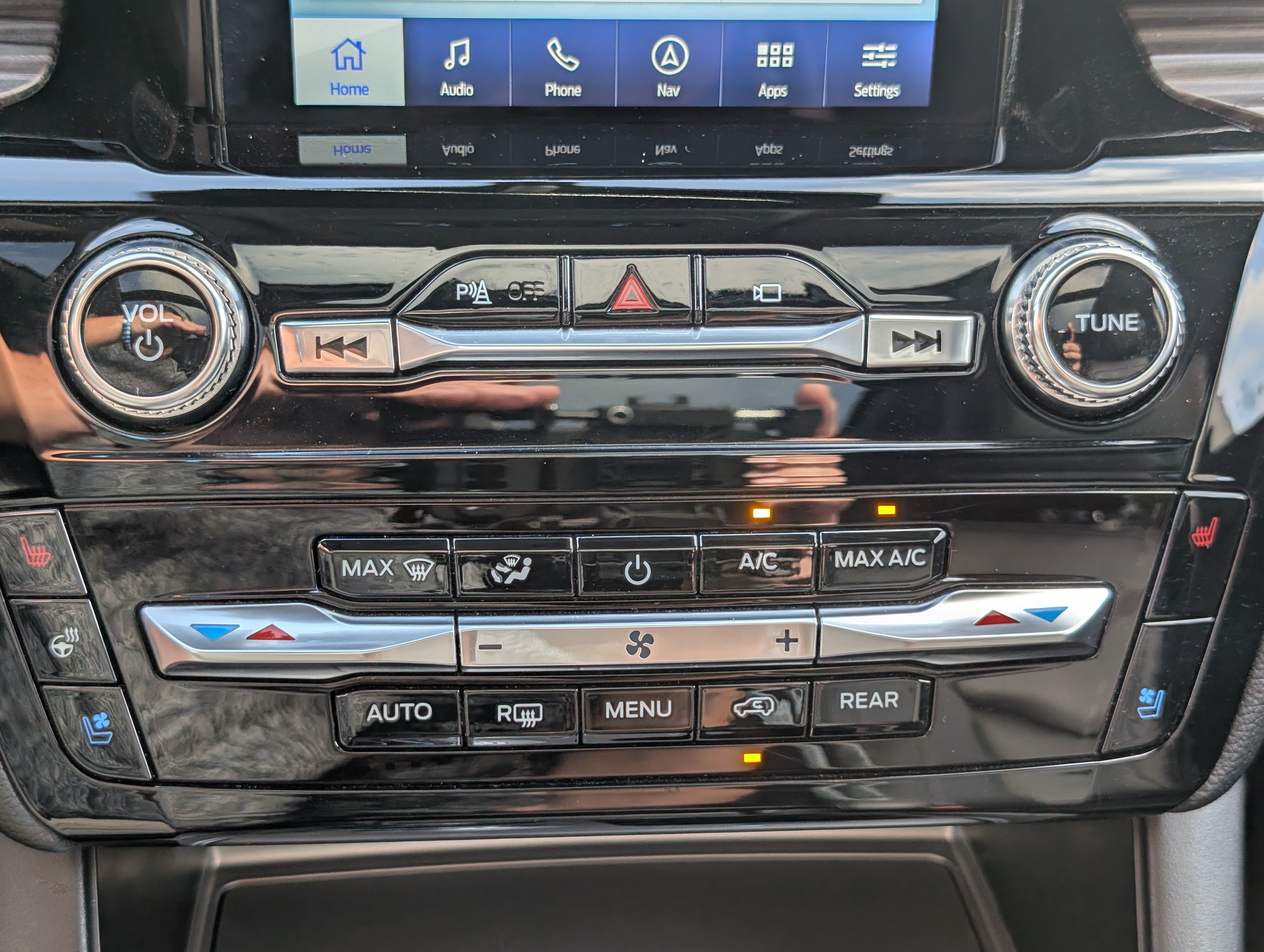 Certified 2022 Ford Explorer Limited w/ Limited Technology Package AWD/4WD image 33