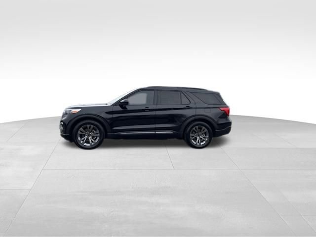 Certified 2022 Ford Explorer XLT w/ Equipment Group 202A image 2