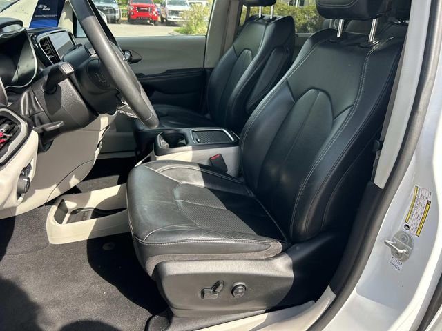 Used 2022 Chrysler Pacifica Touring-L FWD image 36