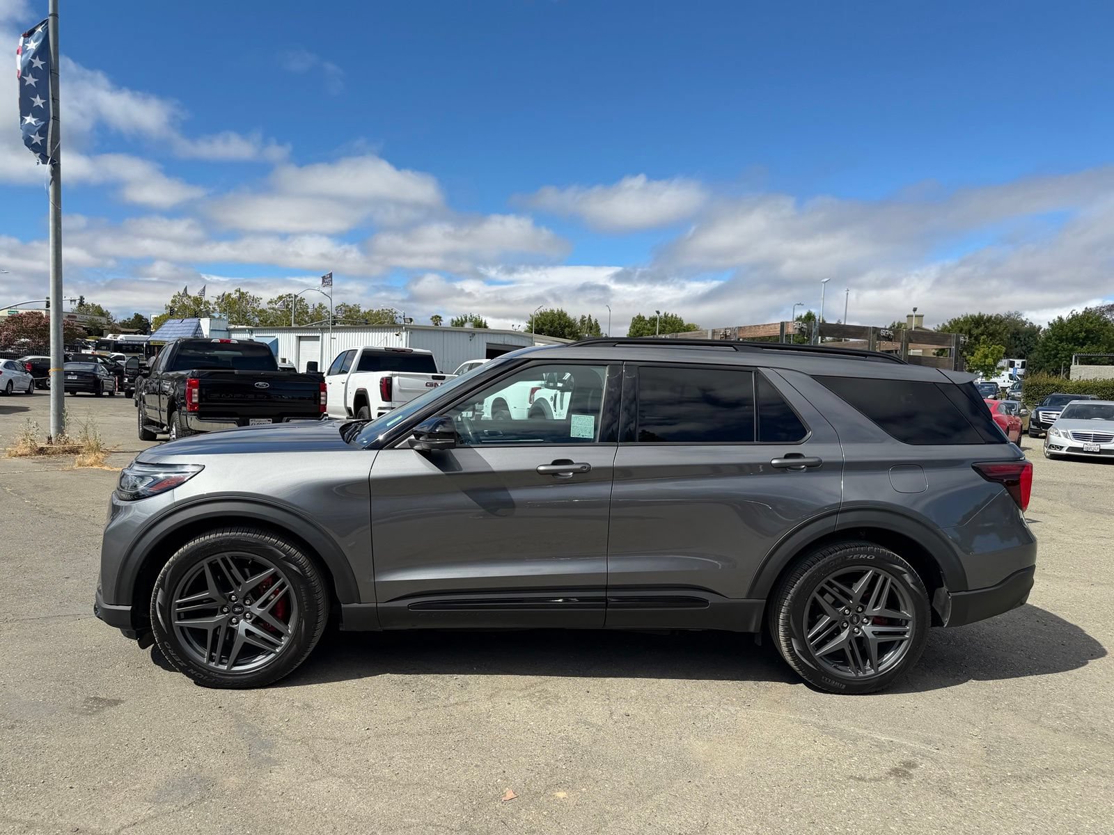 Certified 2025 Ford Explorer ST AWD/4WD image 2