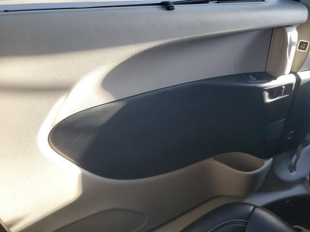 Used 2024 Chrysler Pacifica Touring-L image 15