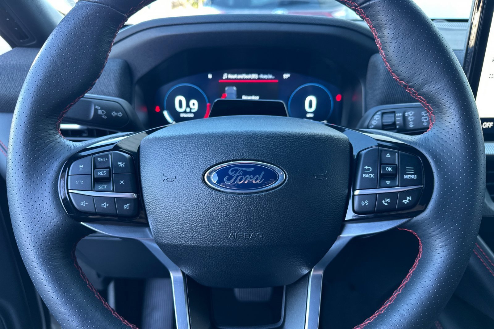 Certified 2025 Ford Explorer ST-Line w/ ST-Line Street Pack image 26