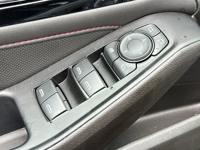 Used 2023 Chevrolet Traverse RS AWD/4WD image 23