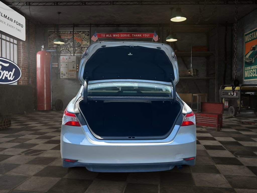 Used 2018 Toyota Camry LE FWD image 10