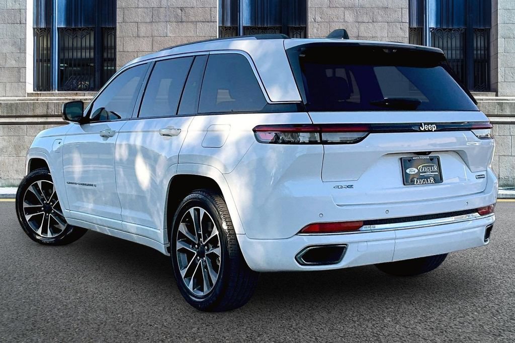 Used 2023 Jeep Grand Cherokee Overland w/ Luxury Tech Group IV AWD/4WD image 10