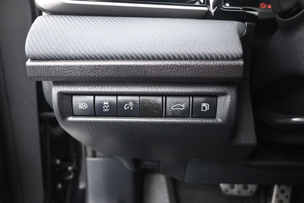 Used 2025 Toyota Camry SE w/ Convenience Package FWD image 13