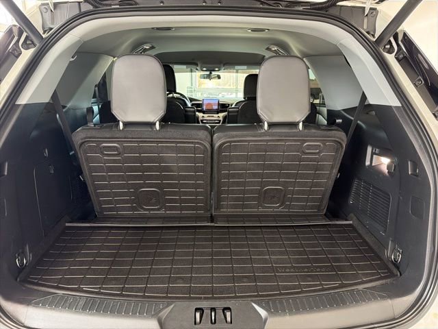 Certified 2022 Ford Explorer XLT w/ Equipment Group 202A image 8