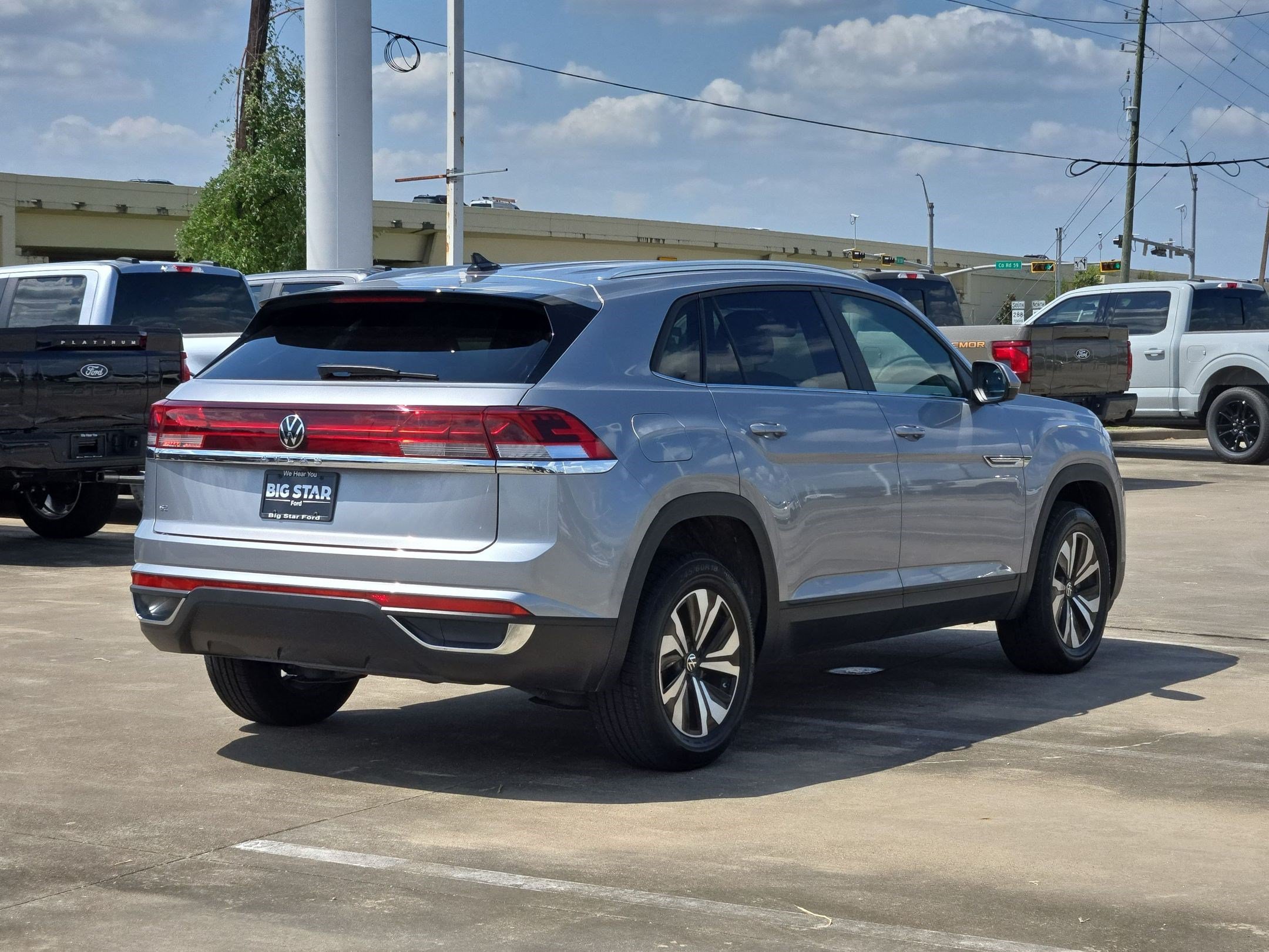 Used 2024 Volkswagen Atlas Cross Sport SE FWD image 3