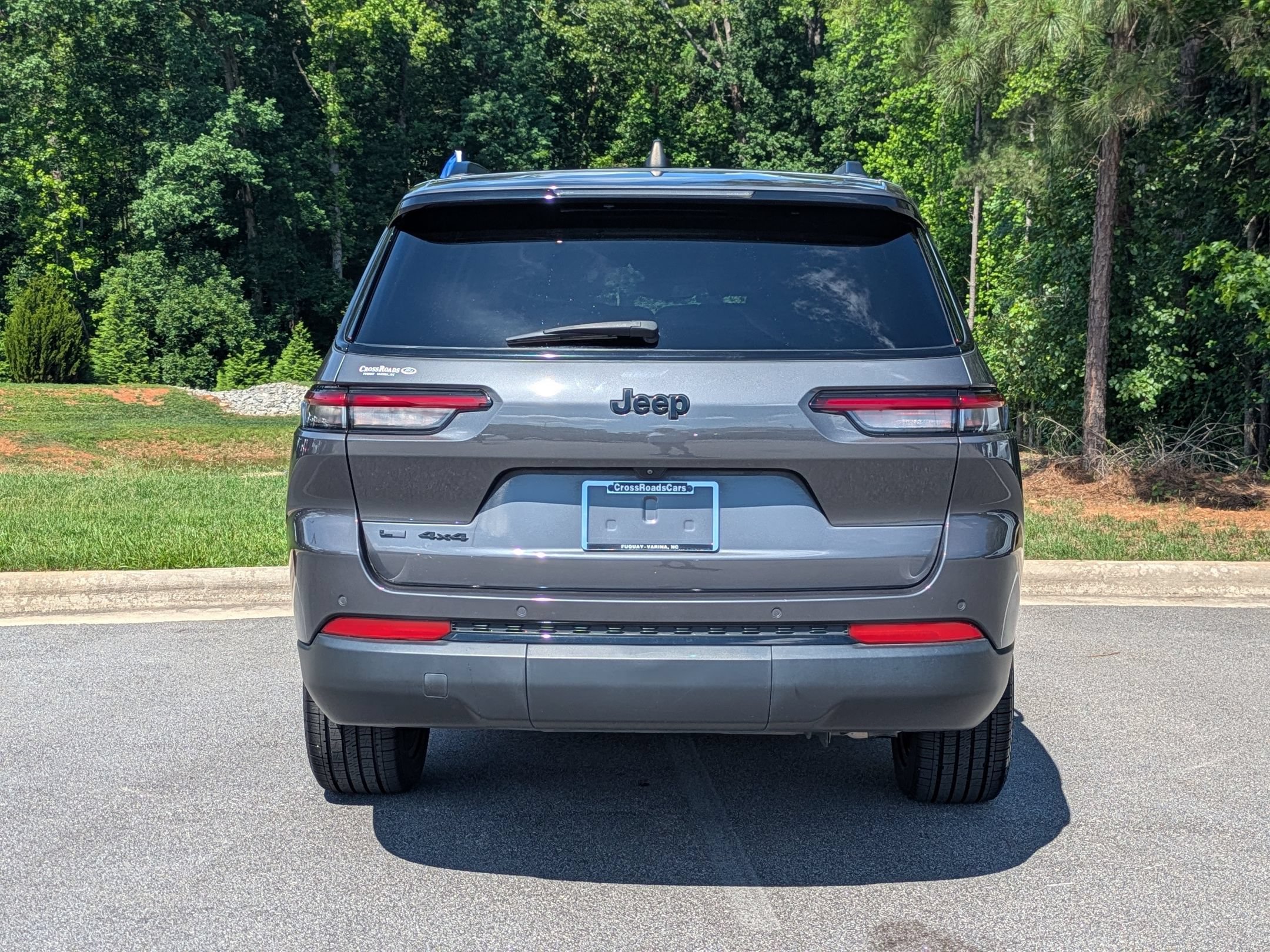 Used 2023 Jeep Grand Cherokee L Laredo AWD/4WD image 4
