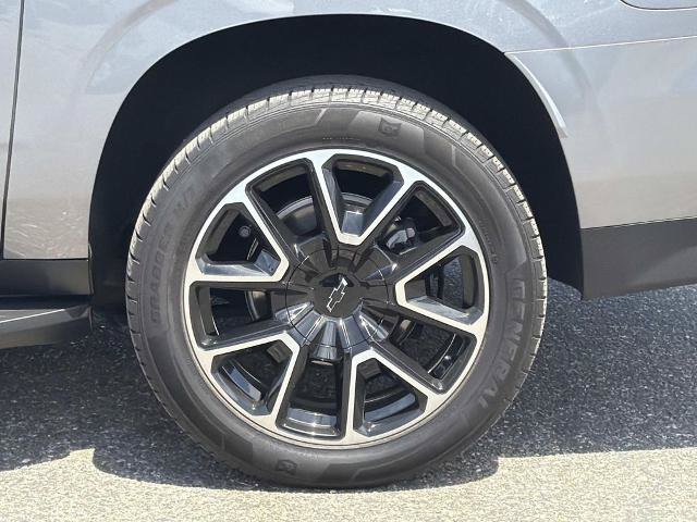 Used 2021 Chevrolet Suburban RST w/ Luxury Package AWD/4WD image 28