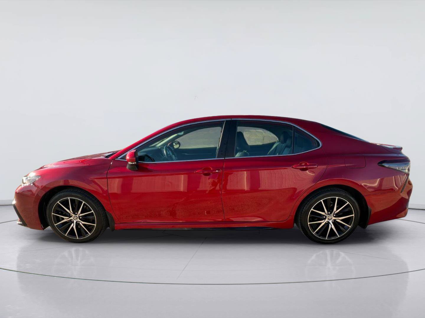Used 2024 Toyota Camry SE FWD image 5