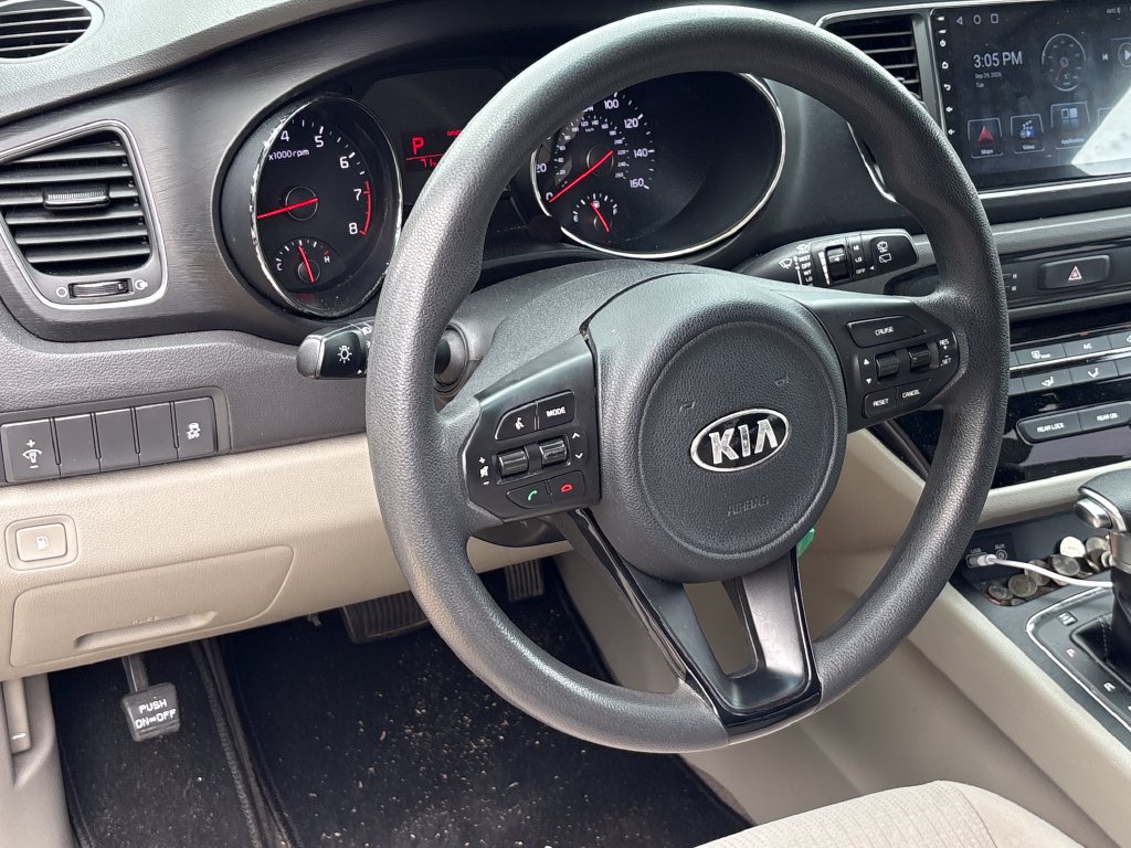 Used 2018 Kia Sedona L FWD image 3