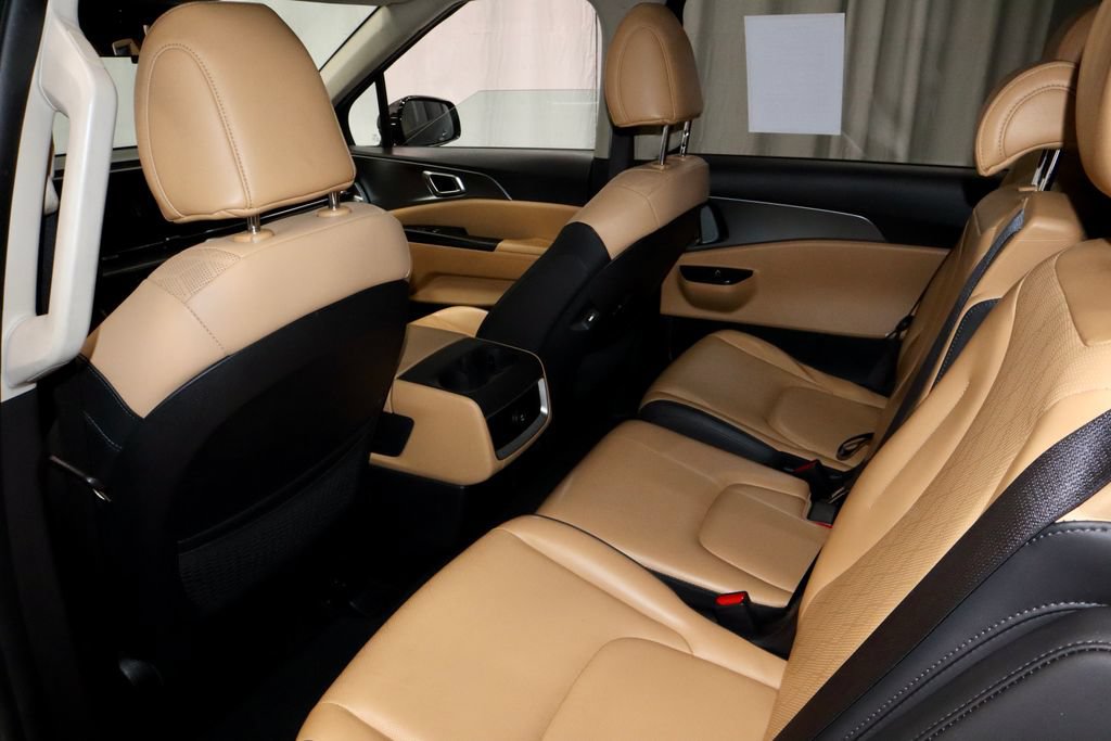 Used 2024 Kia Carnival LX FWD image 22