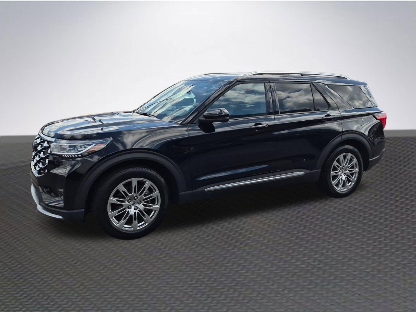 Certified 2025 Ford Explorer Platinum image 2