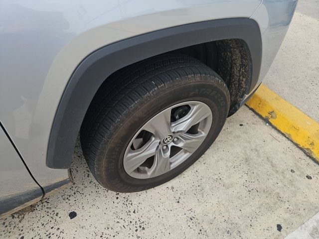 Used 2024 Toyota RAV4 XLE FWD image 31
