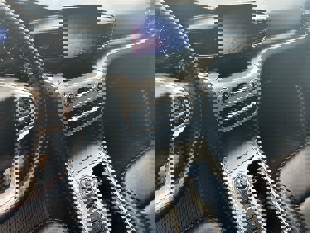 Certified 2022 Ford Explorer XLT w/ Equipment Group 202A image 15